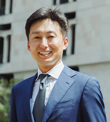 笑顔の栗原弘行CEOの写真